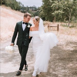 Mila Grace loves lace wedding gown .